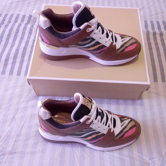 Michael Kors Georgie Trainer Extreme Sneakers - Picture 2 of 10